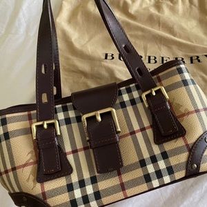 Authentic Burberry Shoulder bag for sale 🐻